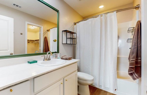 Willis House | Stylish & spacious getaway with large fenced yard & W/D - near lakes & golf