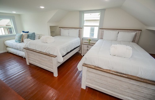 San Jacinto House | Zimmermannshaus, Coastal Charmer, Walk to Beach