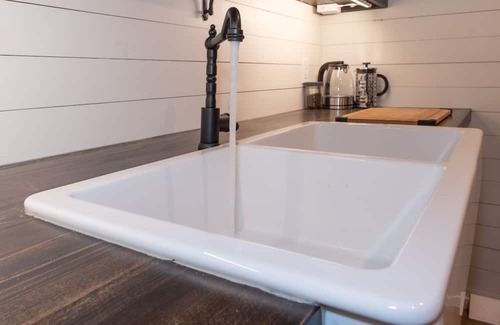 Tappen Apartment | Cozy lower level suite with King bed, just outside of Salmon Arm!