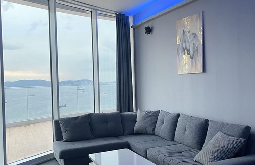Kartal Condo | Spacious condo with skyline view