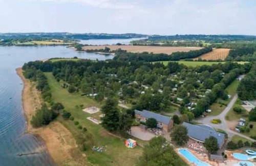 Canet-de-Salars House | Camping 4 étoiles - Parc aquatique - eeeahc