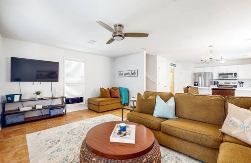 Gulfview Heights House | Delightful beach getaway near the shore with balcony & large yard - dog-friendly
