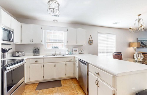 Gulfview Heights House | Delightful beach getaway near the shore with balcony & large yard - dog-friendly