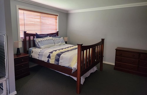 Daruka Apartment | 15 minutes from CBD. Guest numbers flexible for travelling sporting families.
