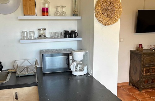 Bellegarde Apartment | Homerez - Appartement for 2 ppl. with shared pool and terrace at Bellegarde
