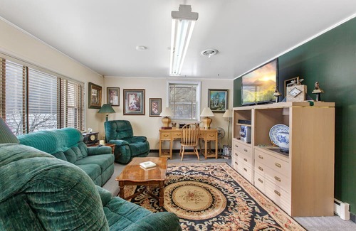 Silverton House | 3 BR 1 BA historic brick house w/fire pit & ample parking - 5 mins from Wallace