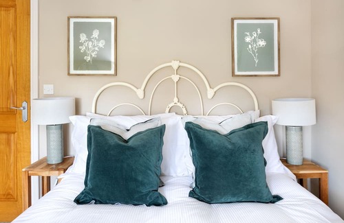 Storwood House | ASHLEY COTTAGE, pet friendly, with open fire in Seaton Ross