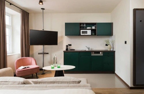 Elisabeth-Vorstadt Apartment | Incredible Studio Apartment Near Mozart Residence