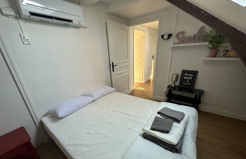 Saint-Florentin House | Homerez - Big house for 11 ppl. with garden and terrace at Saint-Florentin