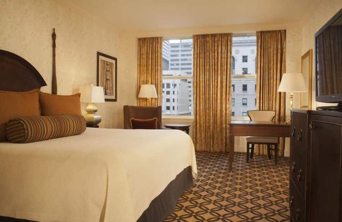 Financial District House | King Room at a 4.5⭐️ Hotel
