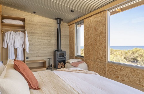 D'estrees Bay House | From this cosy accommodation there’s a sense of unblinkered exploration.