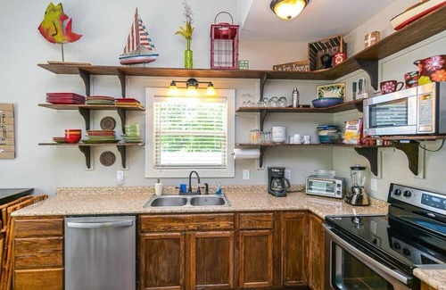 Crane Hill Cottage | Lakeside cottage with plenty of room . Multiple decks with easy access to water.