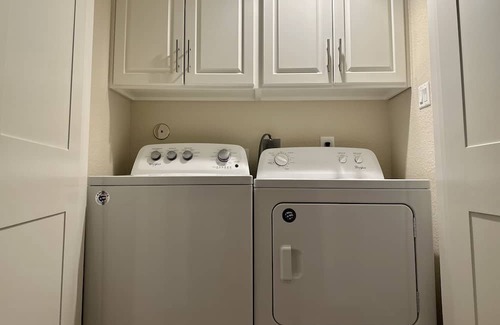 Sherman Apartment | Spacious Sunset Getaway w/ hot tub/gym/pool in an amazing centralized location