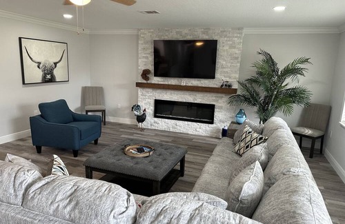 Polk City House | 6Br Disney Family Retreat in the Woods