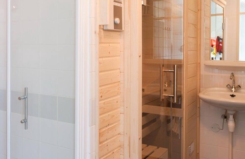 Eernewoude House | Luxury home with sauna, outdoor SPA and boat