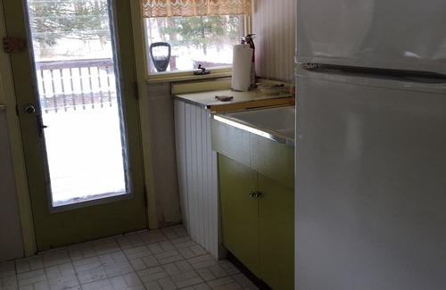 Phoenicia Cottage | IMMERSE YOURSELF IN NATURE PET FRIENDLY FISH FROM YOUR FRONT DOOR