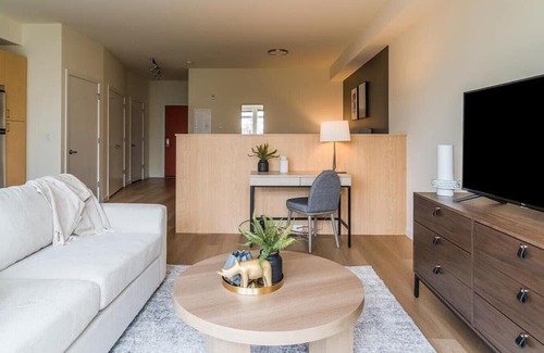 Everett Apartment | Landing at Library Place Apartments - Studio in Bayside