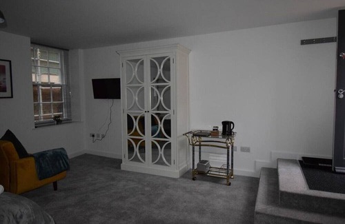 Worksop Apartment | No 8 Modern studio in Worksop