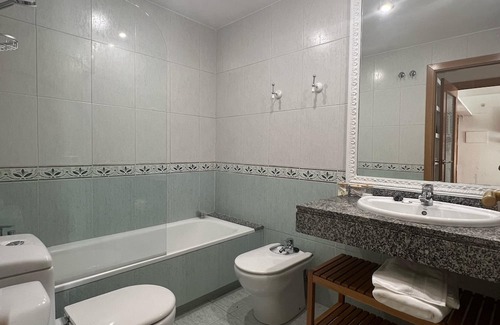 Sant Andreu de Palomar Apartment | Modern studio near metro 5 minutes from La Maquinista Great lighting and balcony