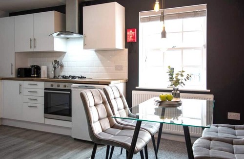 Leamington Spa Apartment | 2 Bedroom Apt Leamington Spa Hosted By Golden Key