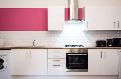 Leamington Spa Apartment | 1 Bedroom Apt Leamington Spa Hosted by Golden Key