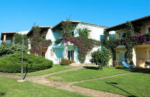 Porto Rotondo Apartment | Lovely apartment for 2 guests with WIFI, pool, A/C, TV, terrace, pets allowed and parking