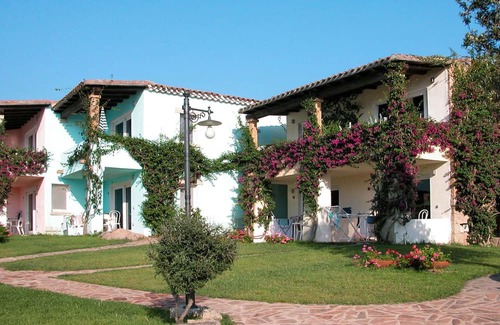 Porto Rotondo Apartment | Lovely apartment for 2 guests with WIFI, pool, A/C, TV, terrace, pets allowed and parking