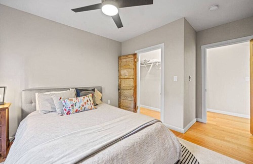 King William House | Designer Home | Walk to River!