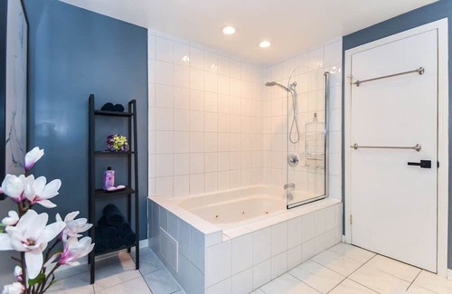 Ottawa Division House | Elegant and private - 3 beds, 2.5 baths - Nepean
