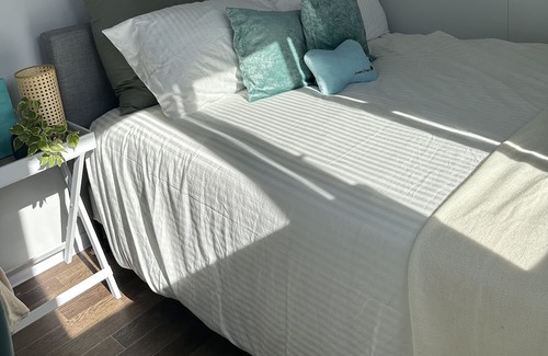 Monterey House | Beach Serenity 1- Close to the beach and public transport only 20mins from city