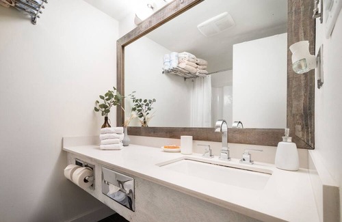 Whistler Creekside Condo | *Creekside Oasis* 4 Bed w Pool & Hottub