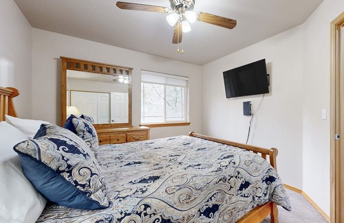 Klamath Falls House | Dog-friendly duplex with access to indoor pool, sports courts, & hiking trails