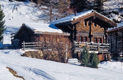 Evolene Ski Chalet | Grange Rénovée 80m2 vue Panoramique au Calme, Accès Facile