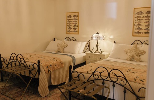 Anderson Island Cottage | The Cottage on Anderson Island- Waterfront stay with beach, views, and fire pit!