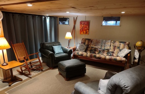 Traverse City House | Comfy Cabin with Private Beach on Old Mission Peninsula, minutes from wineries!