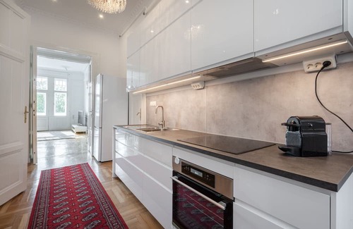 Csarnok negyed Apartment | 3 BR Classical Apartment With a Modern Touch
