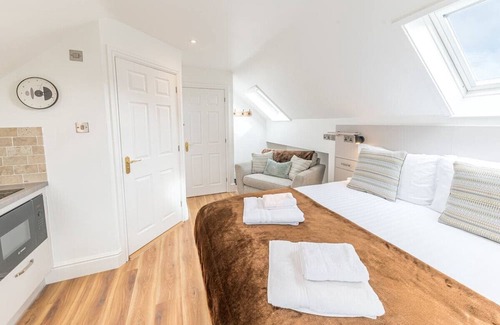 Kendal Apartment | Romantic and stylish studio apartment with views and free parking