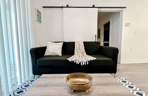 Downtown Springfield Apartment | Sleepover: Intimate 1BD/1BA Downtown Springfield