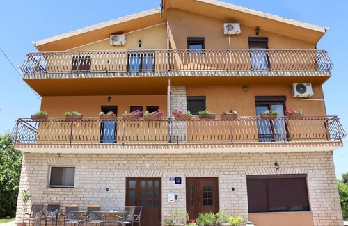 Trilj Apartment | Marija - Rooms With Pool - R3