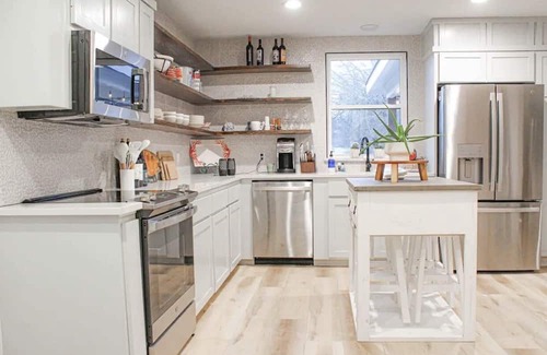 Saint Jo House | Let Go in Saint Jo! A modern barn house