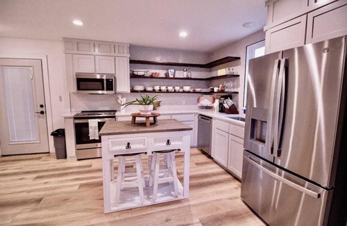 Saint Jo House | Let Go in Saint Jo! A modern barn house