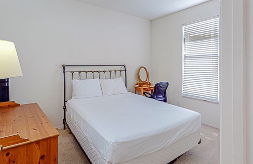 Rogers Ranch House | Comfortable home with enclosed yard, furnished patio, & washer/dryer