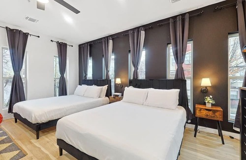 Arlington House | Spacious Loft 4 min. to AT&T Stadium w/Ping-Pong