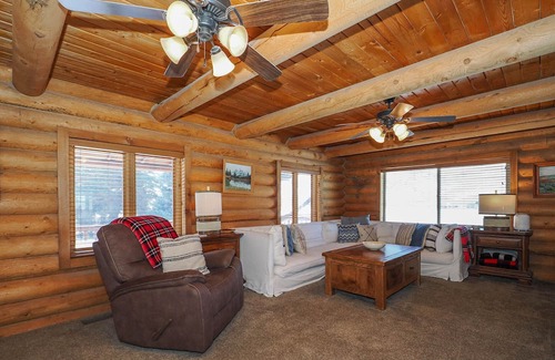 Coalville Cabin | Log home 5-bedroom 4-bath 15 min from Park City