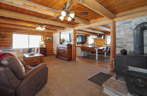 Coalville Cabin | Log home 5-bedroom 4-bath 15 min from Park City