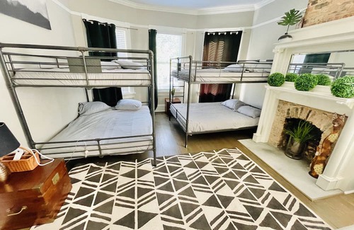 Chosewood Park House | Historic Modern Victorian HOT TUB 5 bed 4 bath