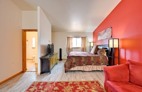 Crestone Apartment | ‘The Penthouse’ Crestone Studio w/ Private Balcony