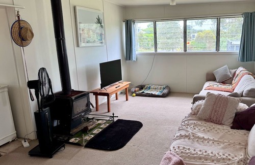 Venus Bay Cottage | The Shack - cute cottage by the coast