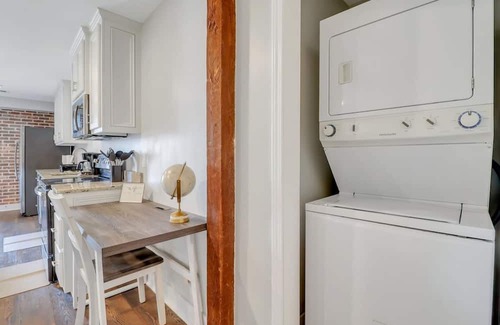 Statesboro Apartment | The Post Suite - Above Bull Barrel Close to GSU
