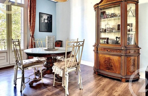 Cannes City Centre Apartment | Stunning spacious 3 bed apartment with Juliette balcony. 5 min walk from Palais